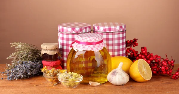 Honey and others natural medicine for winter flue, on wooden table on brown background — Stock Photo, Image