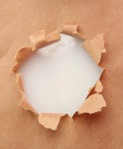 引き裂かれたクラフト用紙の背景 — ストック写真