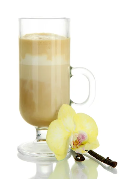 Illatos kávé a latte üveg csésze elszigetelt fehér vanília hüvelyjel — Stock Fotó