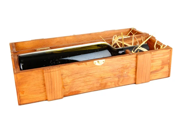 Caja de madera con botella de vino aislada en blanco — Foto de Stock