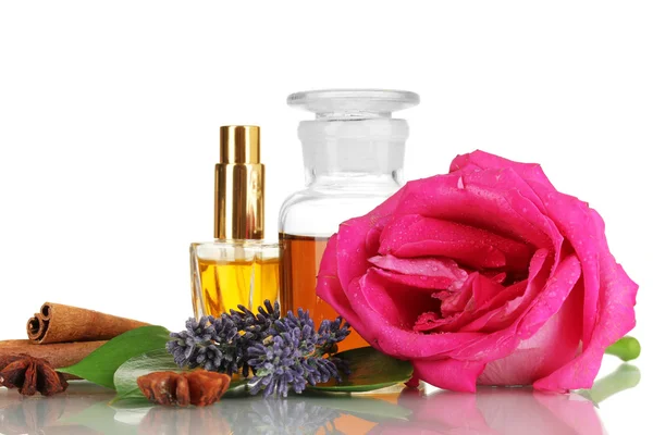 Maken van parfum geïsoleerd op wit — Stockfoto