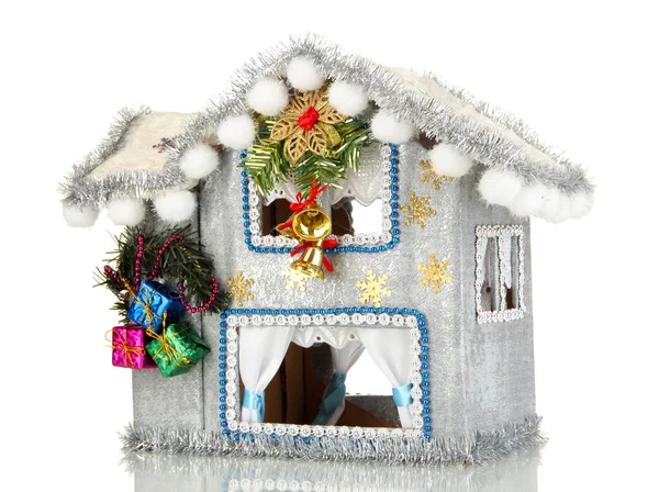 Casa de Natal decorada isolada em branco — Fotografia de Stock