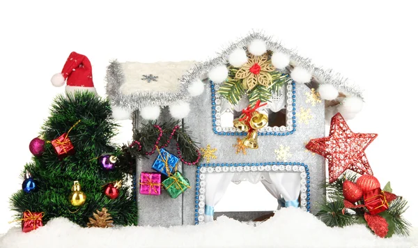 Urządzony dom Boże Narodzenie na białym tle — Zdjęcie stockowe