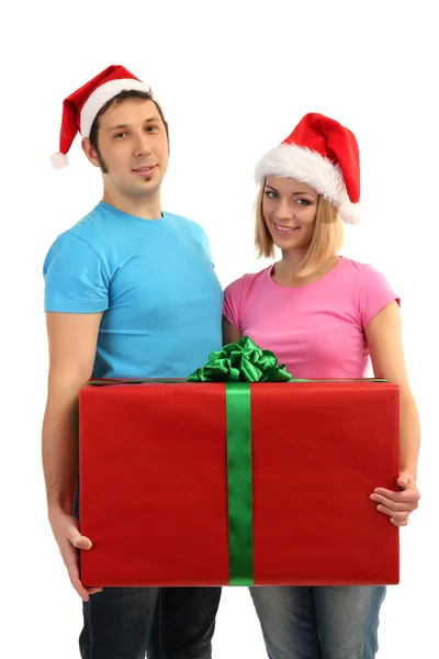 Verliefde paar met cadeau geïsoleerd op wit — Stockfoto