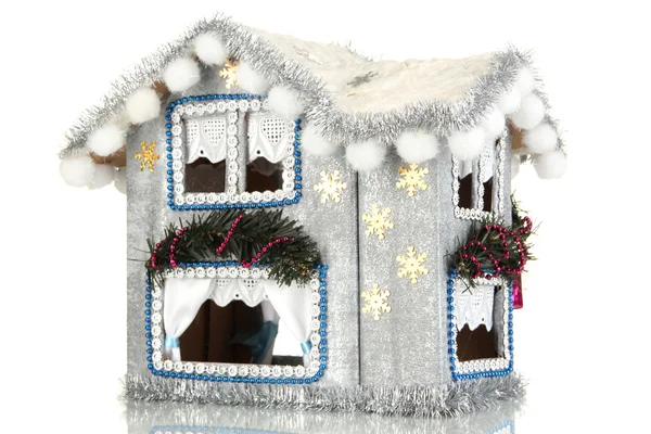 Διακοσμημένο χριστουγεννιάτικο σπίτι που απομονώνονται σε λευκό — Φωτογραφία Αρχείου