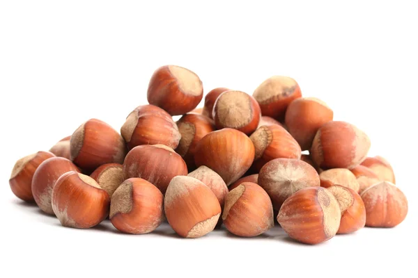 Chutné lískové ořechy, izolované na bílém — Stock fotografie