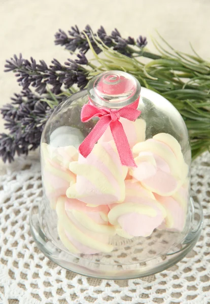 Marshmallows on saucer with transparent cover on light background — Stock Photo, Image