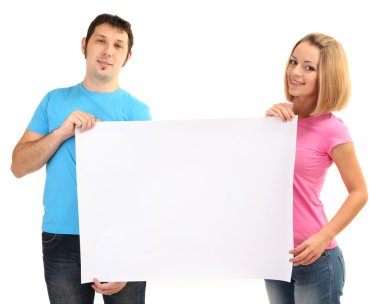 genç bir çift boş poster üzerinde beyaz izole holding