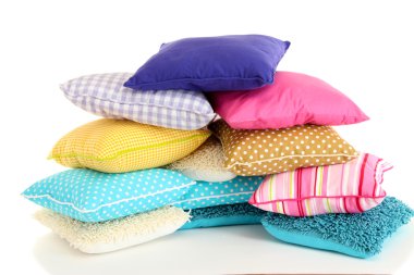 hill renkli yastıklar üzerinde beyaz izole