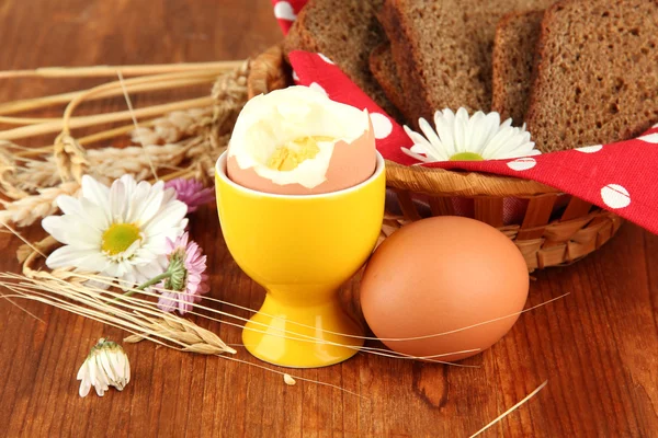 Boiled eggs on wooden background — Stock Photo, Image