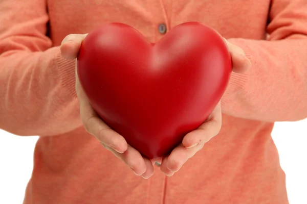 Rood hart in handen van de vrouw, close-up — Stockfoto