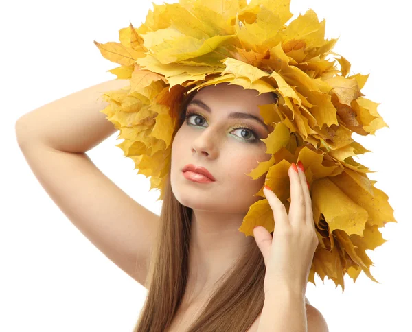 Mooie jonge vrouw met gele herfst krans, geïsoleerd op wit — Stockfoto