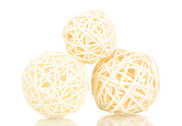 Proutěný bambus koule izolované na bílém — Stock fotografie