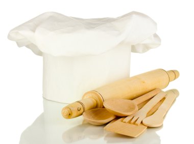 şef şapkasını kaşıkları ve üzerinde beyaz izole battledore