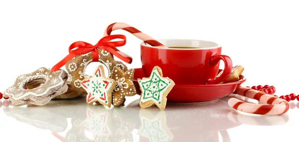 Dulces de Navidad con taza de café aislado en blanco — Foto de Stock