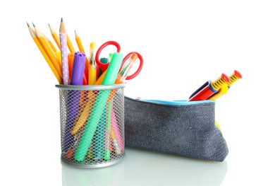 okul donanımları üzerinde beyaz izole kalem kutusu