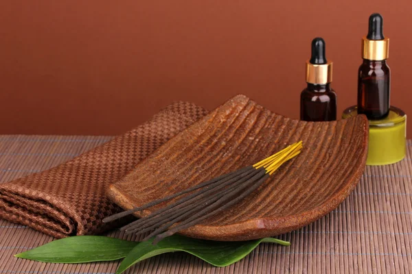 Aromatherapie auf braunem Hintergrund — Stockfoto