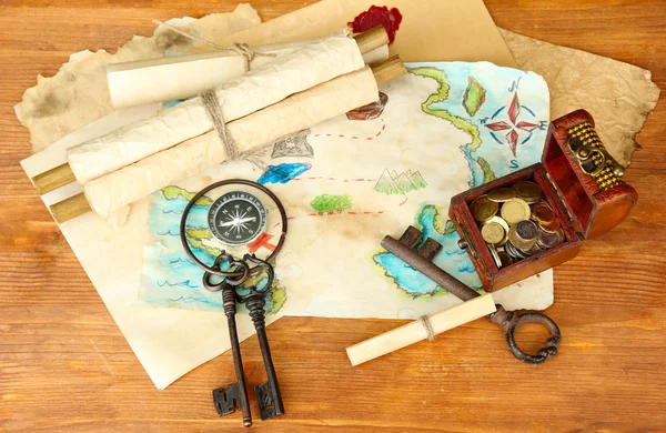 Map of treasures on wooden background — Stock Photo, Image
