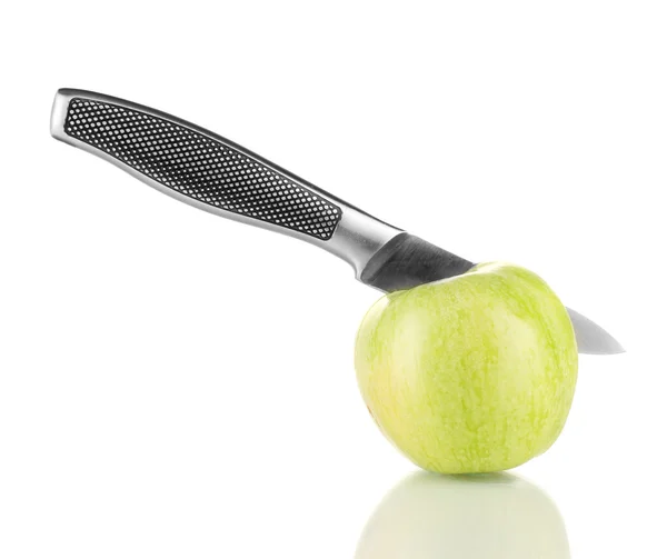 Zielone jabłko i na białym tle nóż — Zdjęcie stockowe