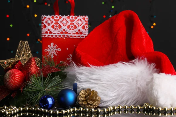Arka plan yılbaşı dekor ve hediye yılbaşı kompozisyona Noel ışıkları — Stok fotoğraf