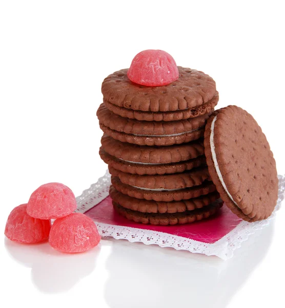 Choklad cookies med krämig skikt isolerad på vit — Stockfoto