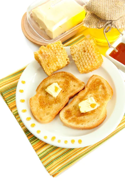Тости з білого хліба з медом на тарілці, ізольовані на білому — стокове фото