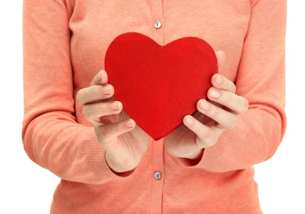 Κόκκινη καρδιά στα χέρια της γυναίκας, κοντά — Φωτογραφία Αρχείου