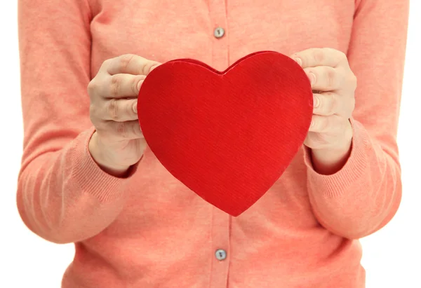 Красное сердце в женских руках, закрой — стоковое фото