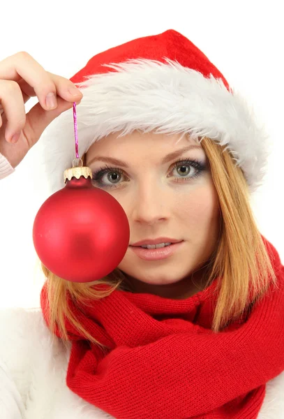 Attraente giovane donna in possesso di palla di Natale isolato su bianco — Foto Stock