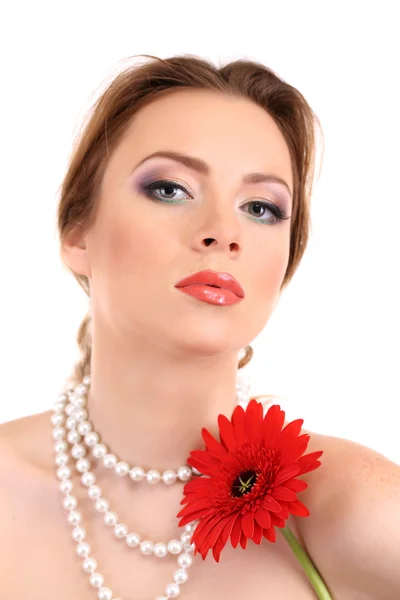 Hermosa mujer joven con maquillaje brillante, la celebración de la flor, aislado en blanco — Foto de Stock