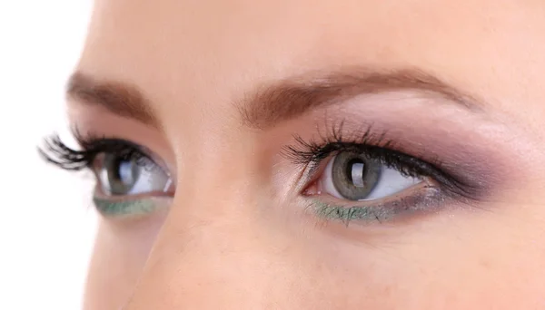 Hermosos ojos femeninos con maquillaje brillante, de cerca — Foto de Stock