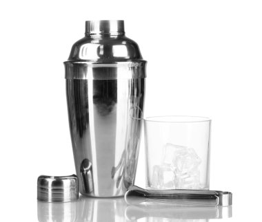 kokteyl shaker ve üzerinde beyaz izole kokteyl cam