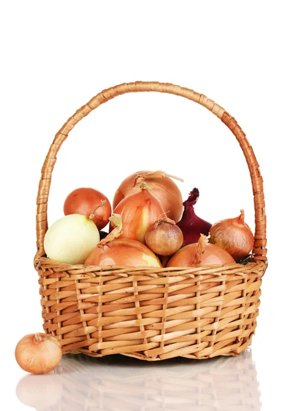 Ripe onions in basket isolated on white — Stock Photo, Image