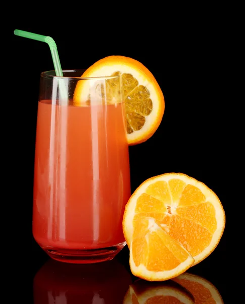 Orange cocktail isolerade på svart glas — Stockfoto