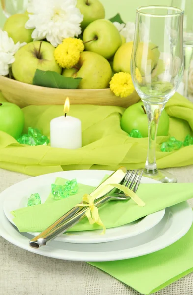 Magnifique table de vacances avec des pommes, gros plan — Photo