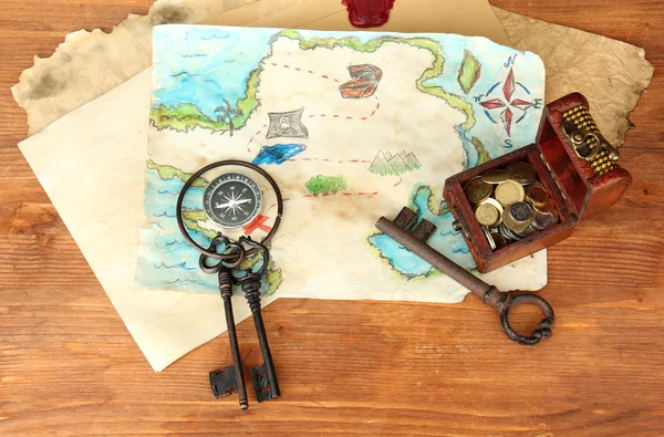 Map of treasures on wooden background — Stock Photo, Image