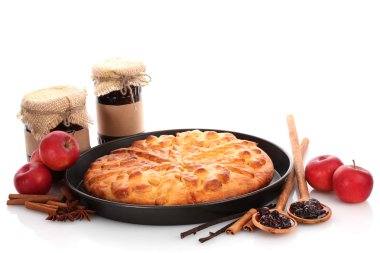 lezzetli ev yapımı pasta, elma ve reçel, üzerinde beyaz izole