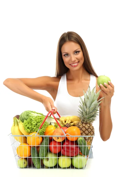 Bella giovane donna con frutta e verdura nel carrello della spesa, isolata su bianco — Foto Stock