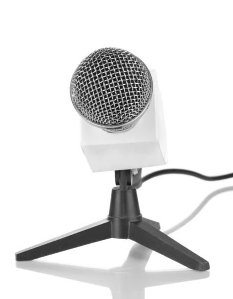 Mikrofonu na stojanu izolovaných na bílém — Stock fotografie