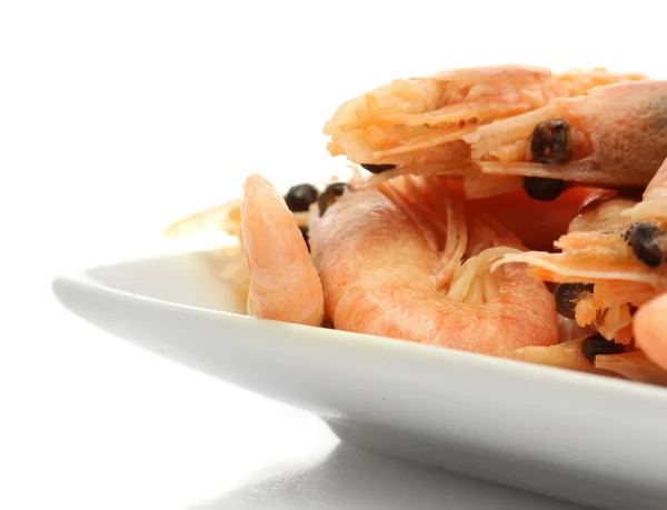 Camarones cocidos en plato, aislados en blanco —  Fotos de Stock