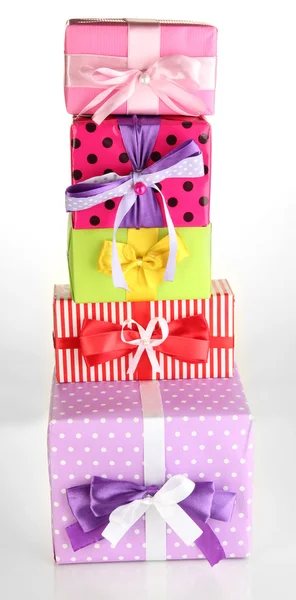 Colina coloridos regalos aislados en blanco — Foto de Stock