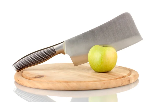 Manzana verde y cuchillo en tabla de cortar, aislado en blanco —  Fotos de Stock