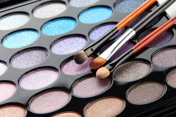 Eye shadows and brushes close-up — Stock Photo, Image