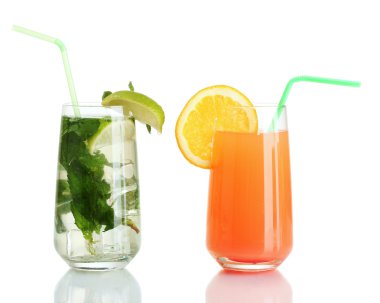 İki kokteyl beyaz izole