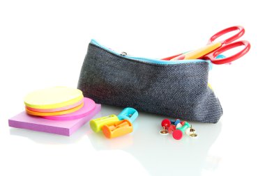 okul donanımları üzerinde beyaz izole kalem kutusu