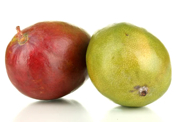 Reife appetitliche Mango isoliert auf weiß — Stockfoto