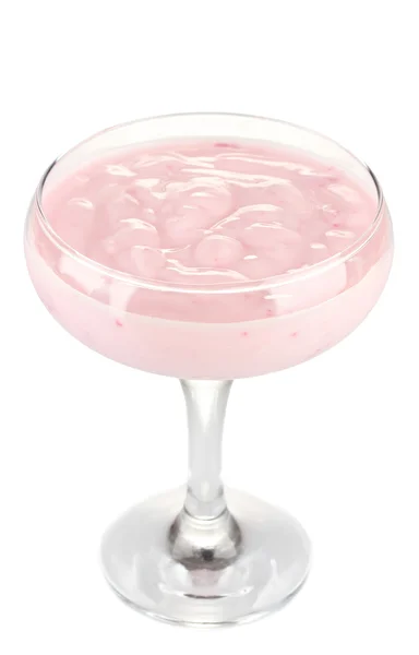 Szklanka jogurtu deser z jagód na białym tle — Zdjęcie stockowe
