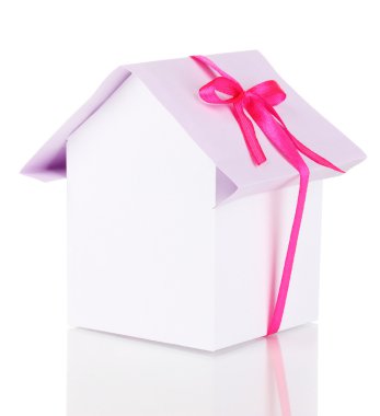 Şerit üzerinde beyaz izole ile küçük ev