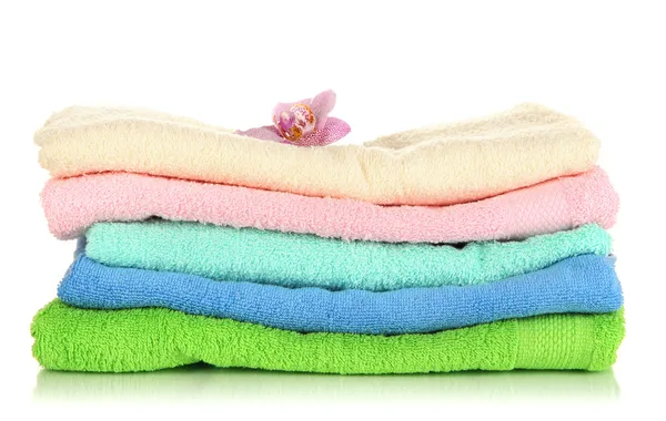 Montón de toallas con fragante flor aislada en blanco —  Fotos de Stock