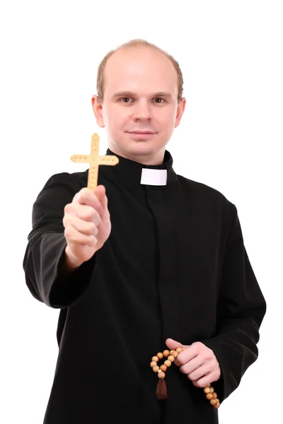 Jovem pastor com cruz de madeira e rosário, isolado em branco — Fotografia de Stock